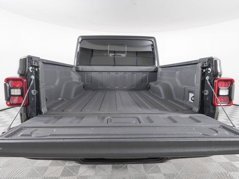 Used 2023 Jeep Gladiator Overland image 7