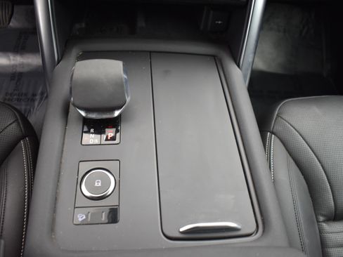 Used 2023 Land Rover Discovery S image 11