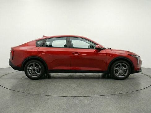 Used 2025 Kia K4 LXS image 11