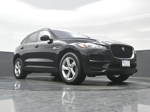 Used 2017 Jaguar F-PACE Premium image 28