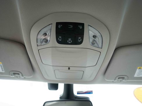 Used 2021 Chrysler Pacifica Touring-L FWD image 18