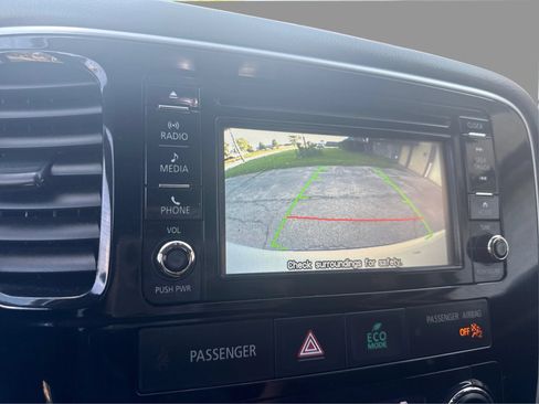 Used 2016 Mitsubishi Outlander SE AWD/4WD image 24