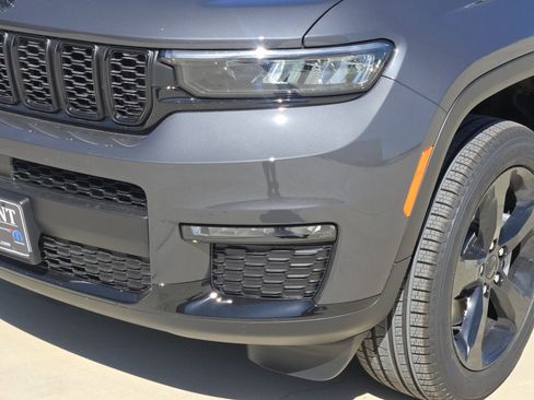 New 2025 Jeep Grand Cherokee L Limited w/ Black Appearance Package image 7