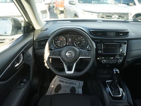 Used 2018 Nissan Rogue SV w/ Premium Package FWD image 21