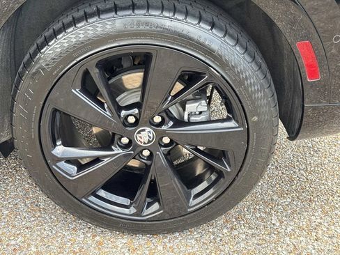 Used 2022 Buick Envision Essence w/ Technology Package II FWD image 5