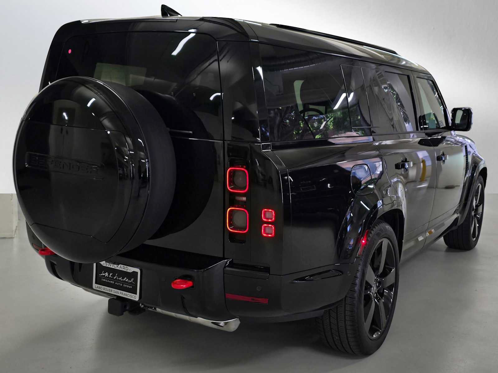 New 2025 Land Rover Defender 130 X AWD/4WD image 5