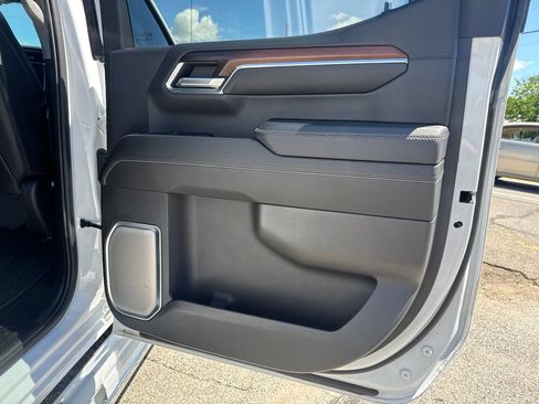 Used 2024 GMC Sierra 1500 Denali w/ Technology Package AWD/4WD image 21