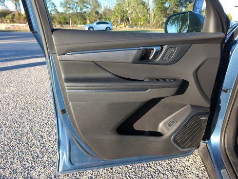 Used 2025 Buick Enclave Preferred image 16