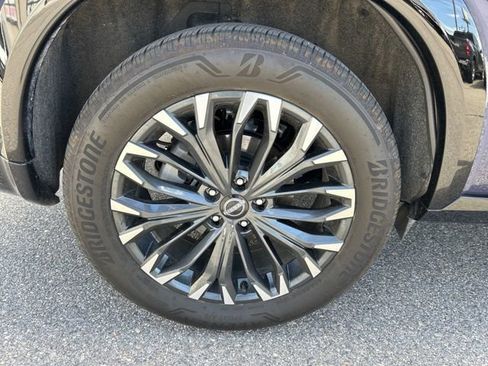 Used 2025 Nissan Rogue Platinum AWD/4WD image 10