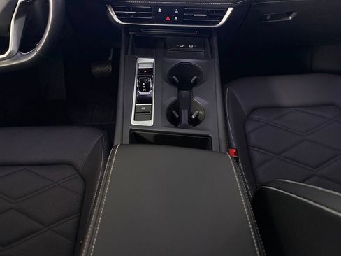 Used 2025 Volkswagen Atlas SE FWD image 16