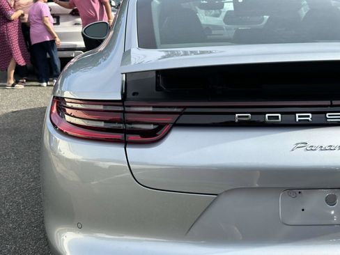 Used 2020 Porsche Panamera image 10