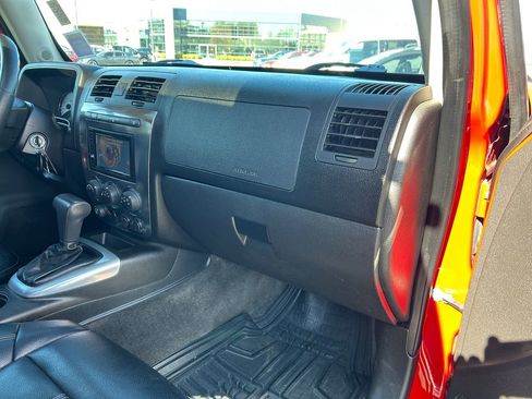Used 2010 HUMMER H3 image 21