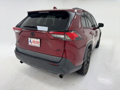 Used 2021 Toyota RAV4 LE FWD image 20