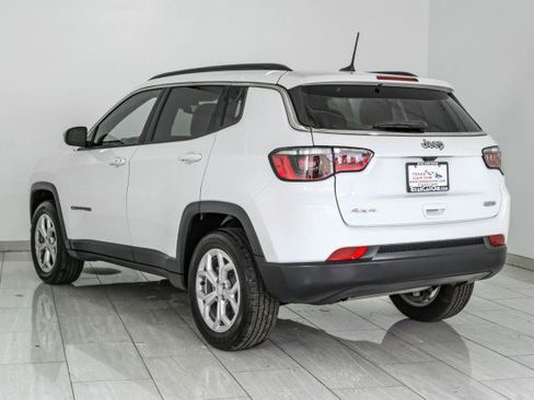 Used 2024 Jeep Compass Latitude AWD/4WD image 8