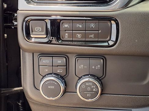 Used 2025 GMC Yukon XL Denali AWD/4WD image 14