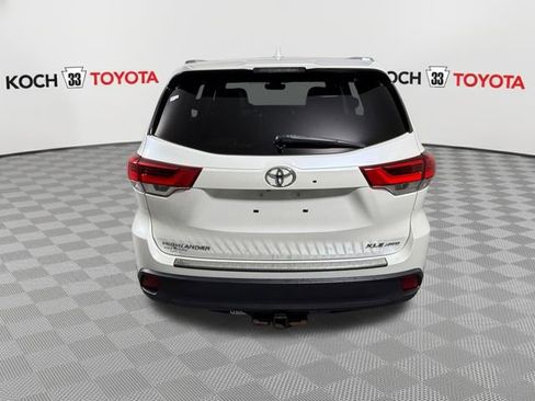 Used 2019 Toyota Highlander XLE AWD/4WD image 7