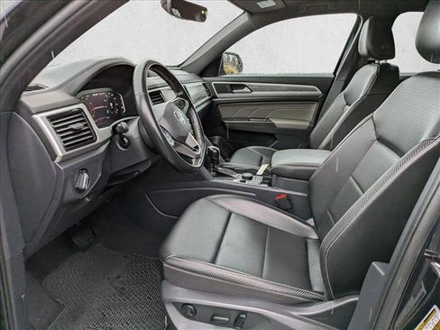 Used 2022 Volkswagen Atlas Cross Sport SE image 16