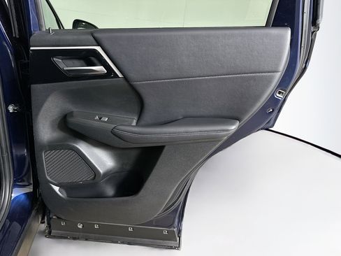 Used 2024 Mitsubishi Outlander SE image 32