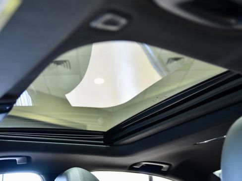 Used 2020 BMW 330i xDrive 330i xDrive w/ M Sport Package image 18