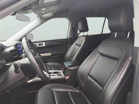 Used 2023 Ford Explorer XLT w/ Equipment Group 202A image 30