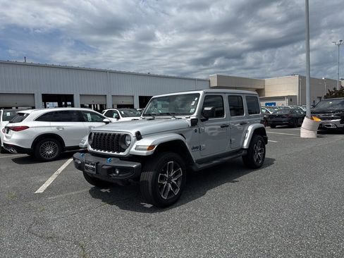 Used 2024 Jeep Wrangler Unlimited w/ Convenience Group AWD/4WD image 1