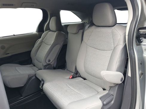 Used 2021 Toyota Sienna LE FWD image 13