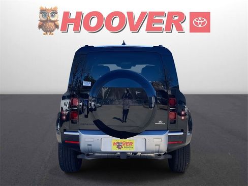 Used 2025 Land Rover Defender 110 S image 3