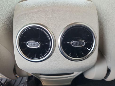 Used 2025 Mercedes-Benz GLB 250 image 6