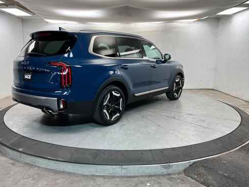 Used 2023 Kia Telluride EX image 6