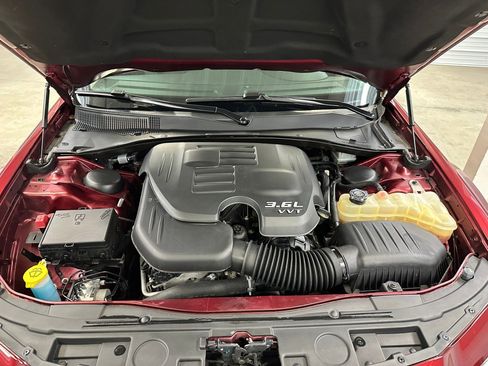 Used 2018 Chrysler 300 Limited image 36