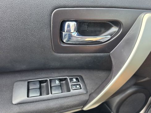 Used 2010 Nissan Rogue S Krom Edition image 16