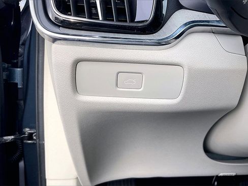 Used 2024 Volvo S60 B5 Plus image 34