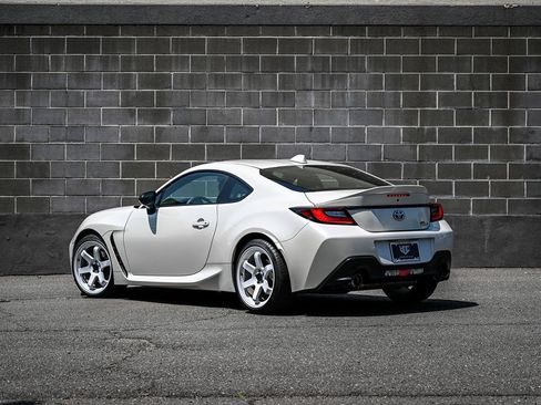 Used 2024 Toyota GR86 Premium RWD image 4