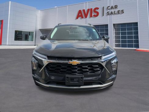 Used 2025 Chevrolet Trax LT w/ LT Convenience Package FWD image 2