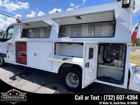 Used 2019 Freightliner Sprinter 3500 w/ Premium Package RWD image 15