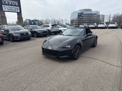 Used 2017 MAZDA MX-5 Miata Club image 11