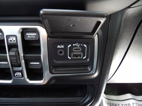 Used 2019 Jeep Wrangler Unlimited Sahara w/ Cold Weather Group AWD/4WD image 25