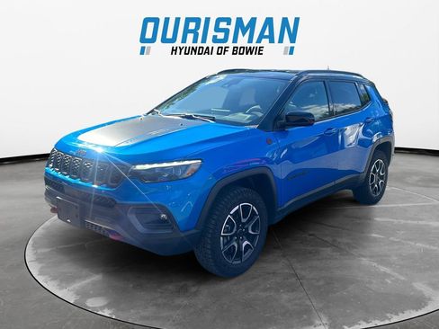 Used 2025 Jeep Compass Trailhawk w/ Trailhawk Elite Group AWD/4WD image 2