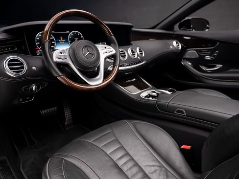 Used 2018 Mercedes-Benz S 560 Cabriolet image 2