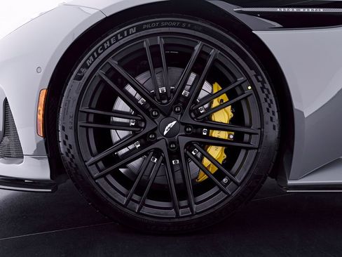 Used 2024 Aston Martin DB12 Coupe RWD image 3