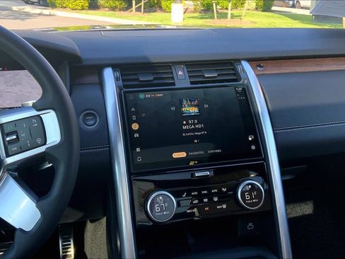 Certified 2025 Land Rover Discovery Dynamic SE AWD/4WD image 6