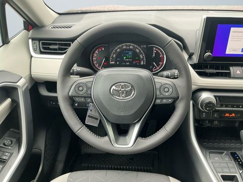 Used 2025 Toyota RAV4 XLE image 12