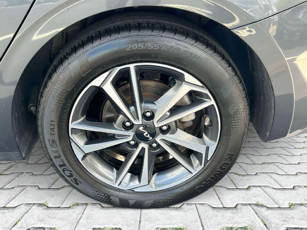 Certified 2024 Kia Forte LXS FWD image 7