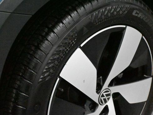 Certified 2025 Volkswagen Taos S AWD/4WD image 15