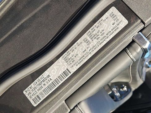 Used 2023 Jeep Grand Cherokee Overland w/ Advanced Protech Group III image 38