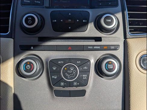 Used 2015 Ford Taurus SEL image 11