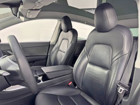 Used 2021 Tesla Model Y Long Range image 38