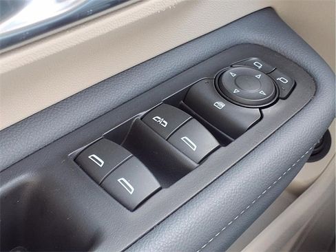 Used 2023 GMC Terrain Denali w/ Denali Premium Package image 18