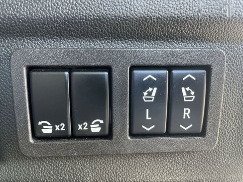 Used 2024 GMC Yukon Denali Ultimate AWD/4WD image 18