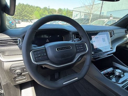 Used 2025 Jeep Wagoneer Series II w/ Premium Group I AWD/4WD image 27